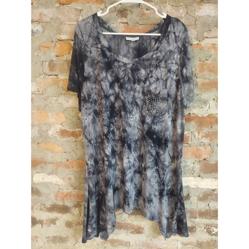 Fashion Bug Womens Tunic Top 1X Black Gray Tie Dye Studded Pocket Asymmetrical